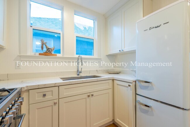 Photo - Newly Remodeled - Luxury Finishes - Downtown - 1BR/1BA - FOUNDATION Apartment