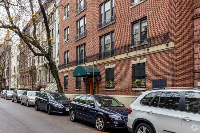 Building Photo - 136 W 75th St