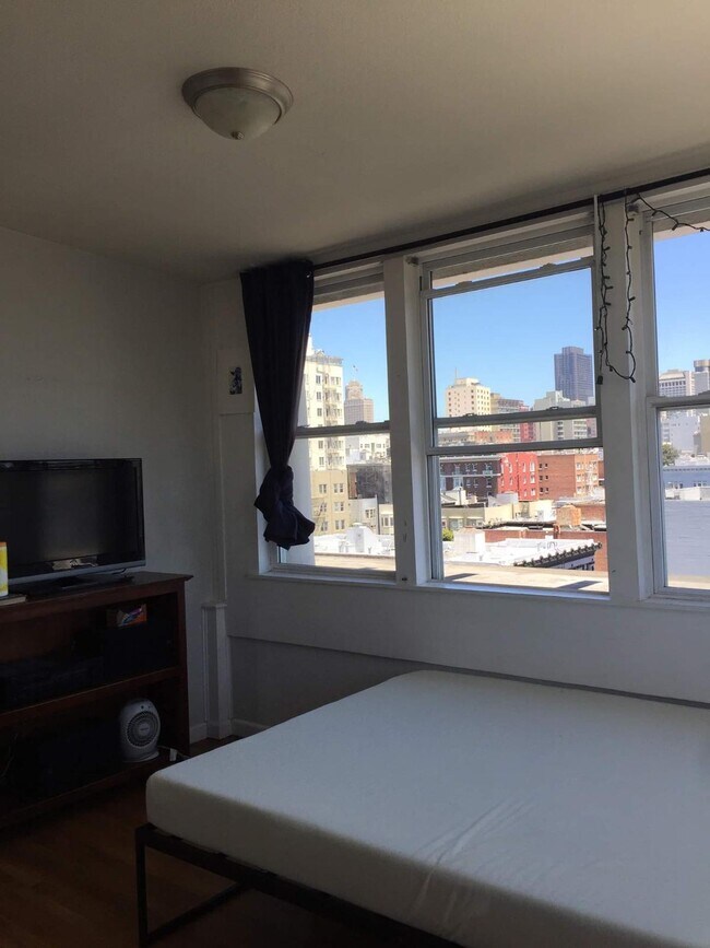 Foto del edificio - 815 O'Farrell St