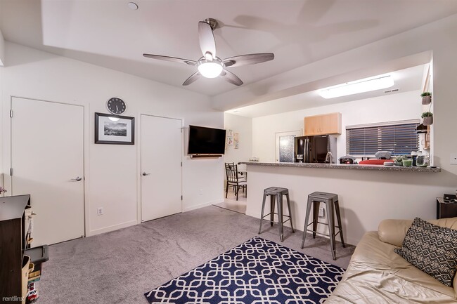 Building Photo - 2 br, 2.5 bath Townhome - 7620 Gennaro Way