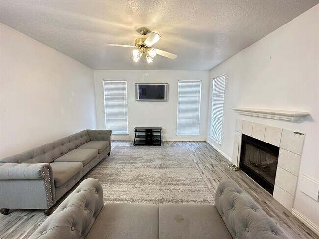 Building Photo - 10722 Brookshire Ln
