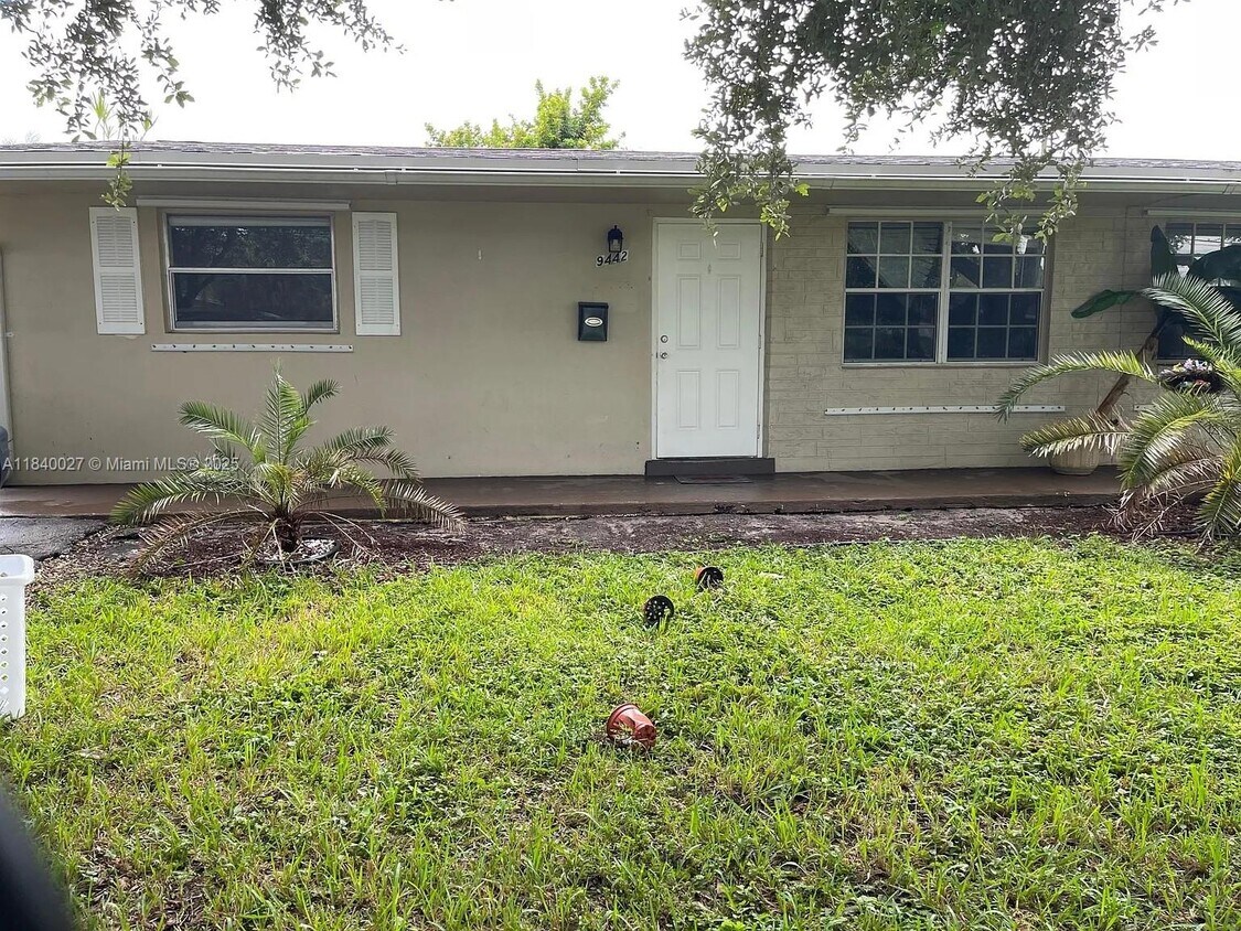 Foto principal - 9442 SW 52nd St