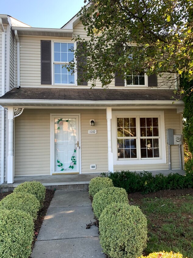 Foto principal - 100 Equestrian Dr