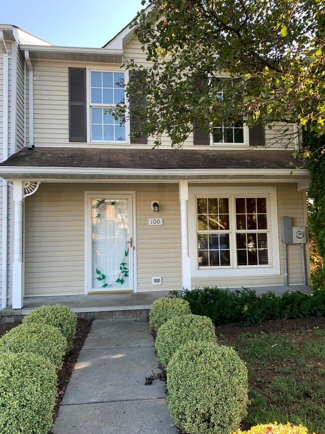 Building Photo - 100 Equestrian Dr