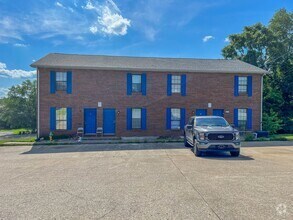 Building Photo - 530 Hietts Ln