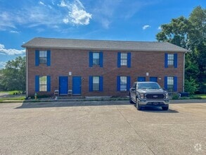 Building Photo - 530 Hietts Ln