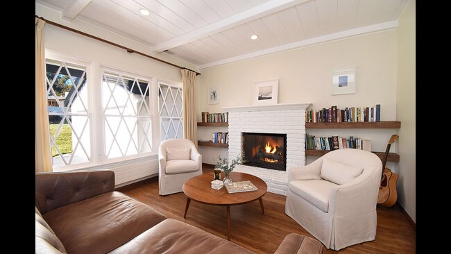 Building Photo - Beautiful single family home in Upper Holl...