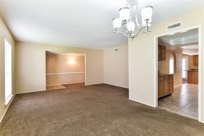 Foto del edificio - 5514 Edgebrook Forest Dr