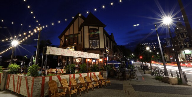 Foto del edificio - 7416 Harwood Ave