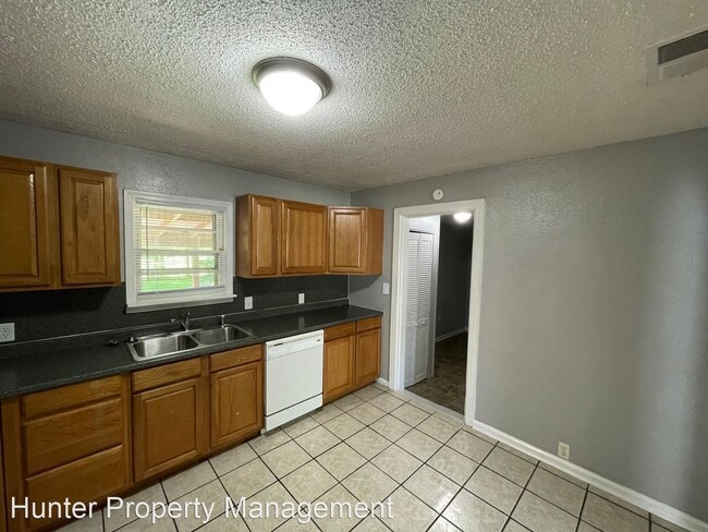 Building Photo - 2 br, 1 bath House - 512 W Catalpa St
