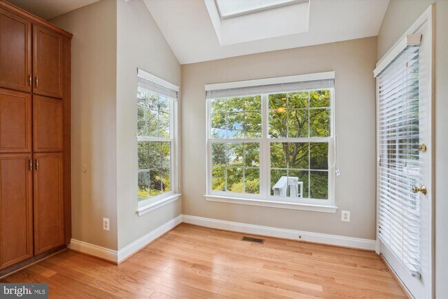 Building Photo - 43625 Dunhill Cup Square