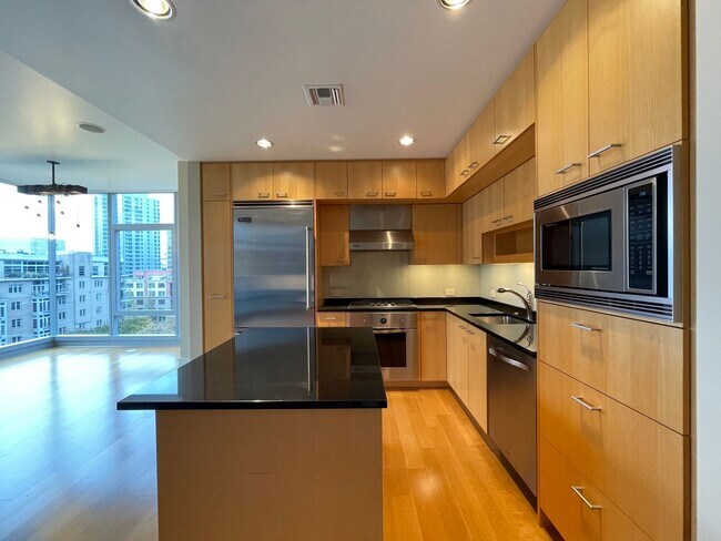 Building Photo - 2Bed  2Bath Pearl District Corner Condo  ~...