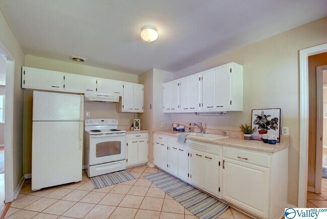 Foto del edificio - 2104 Medaris Rd NW