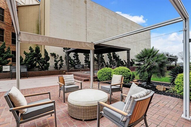 Foto del edificio - 5000 Montrose Blvd