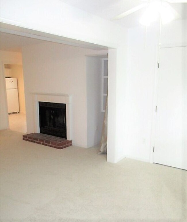 Foto del edificio - Private And Spacious, Ground Level, 2 Bedr...