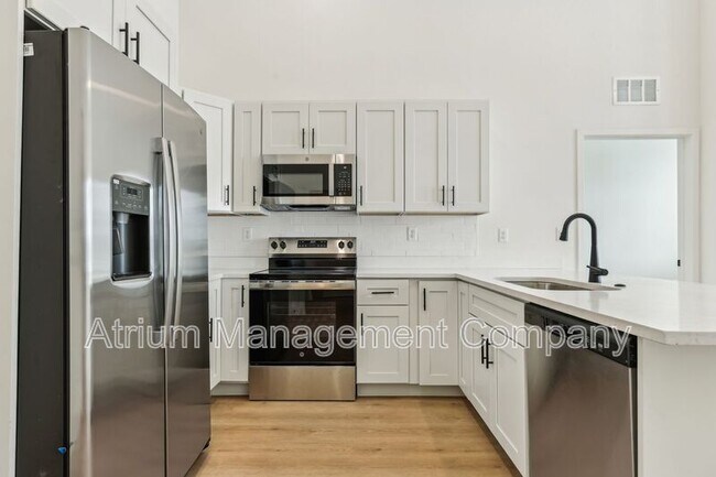 Building Photo - 221 S Bumby Ave