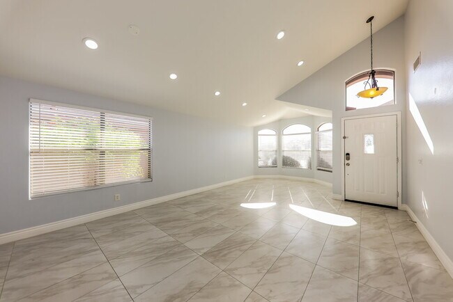 Foto del edificio - 6490 W Wahalla Ln