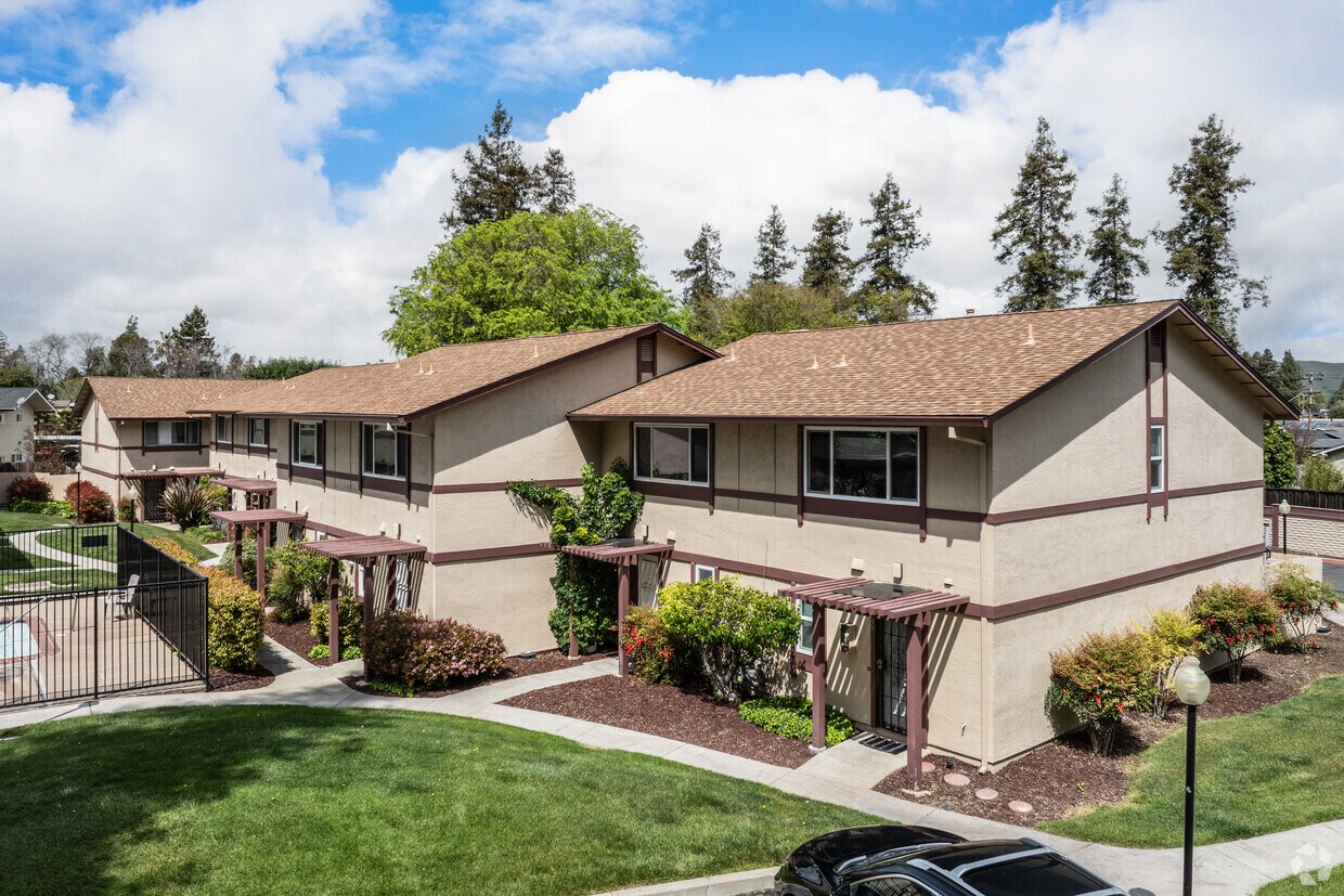 exterior - 1543 Parkwood Pl