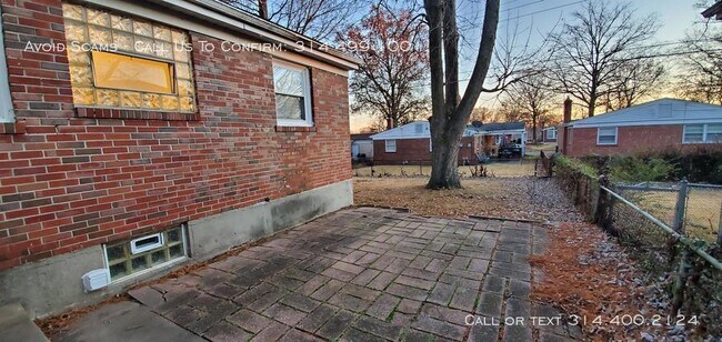 Foto del edificio - 7110 Hazelwood Ln