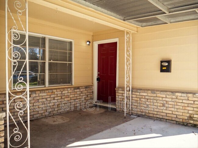 Foto del edificio - 1307 Birchwood Dr