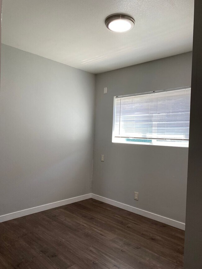Foto del edificio - Newly Remodeled 2 Bedroom, 1 Bathroom Unit...