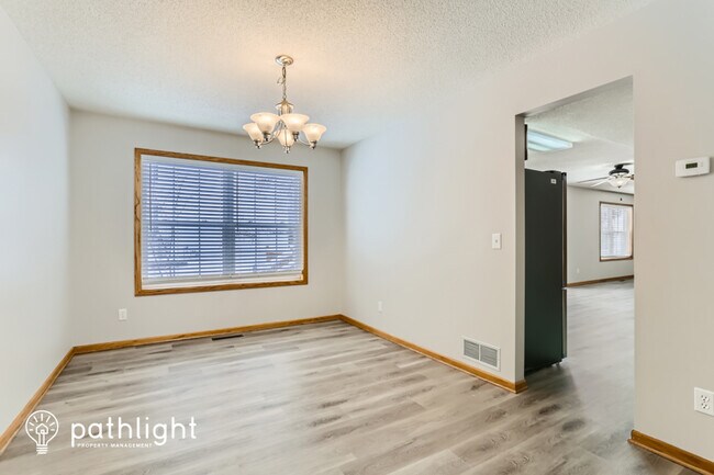 Foto del edificio - 2705 Autumn Woods Drive