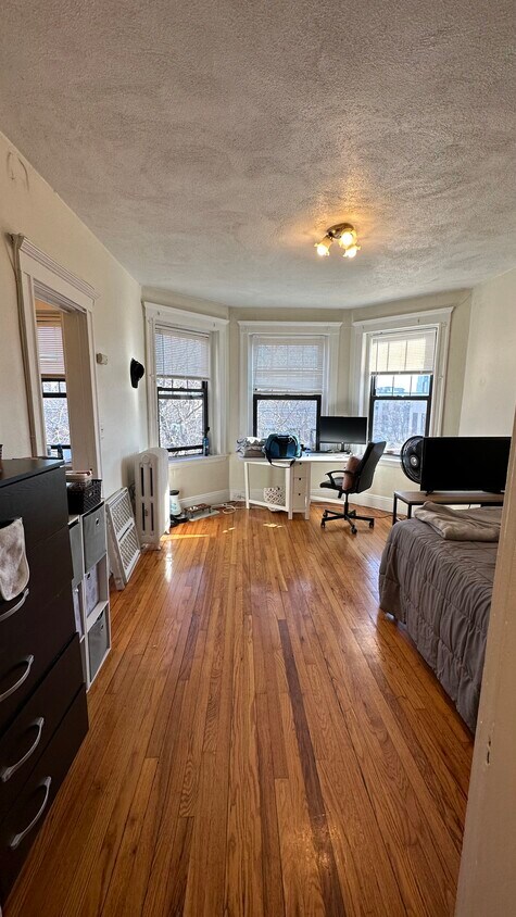 Primary Photo - 122 Saint Stephen St