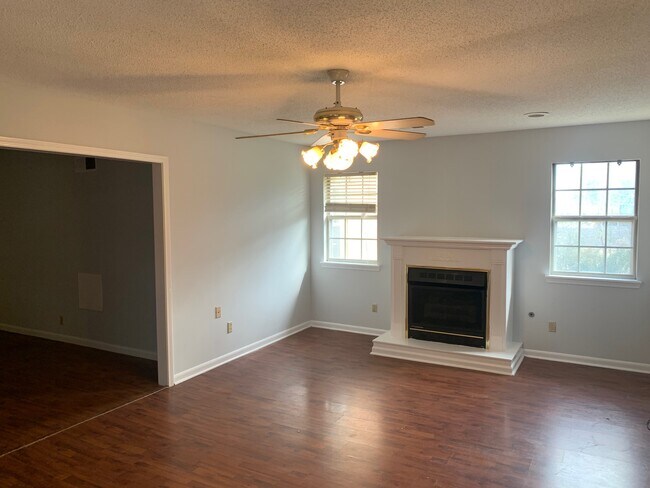 Building Photo - 311 E Shelby Dr