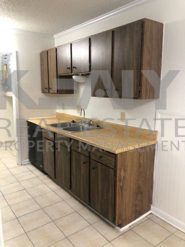 Building Photo - 407 Fox Run Ave