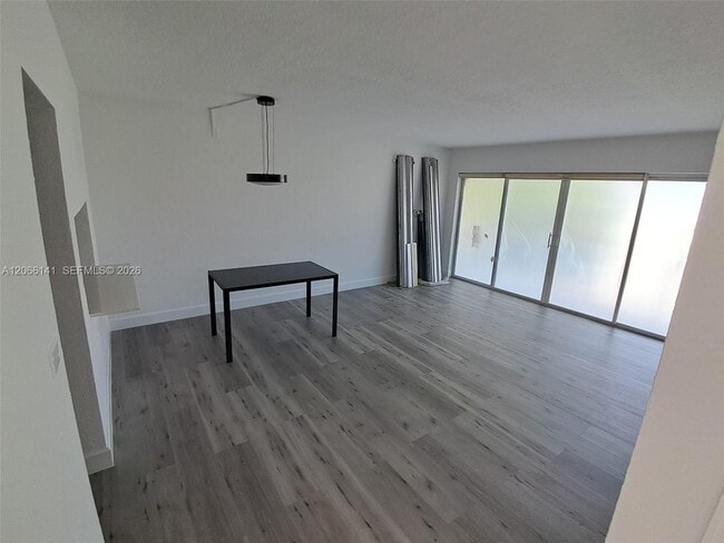 Foto del edificio - 7713 SW 88th St