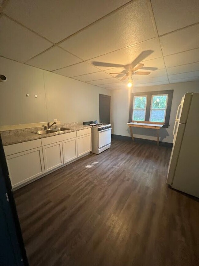 Building Photo - 207 N High