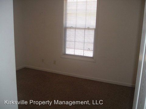 Building Photo - 903 S Riggen St