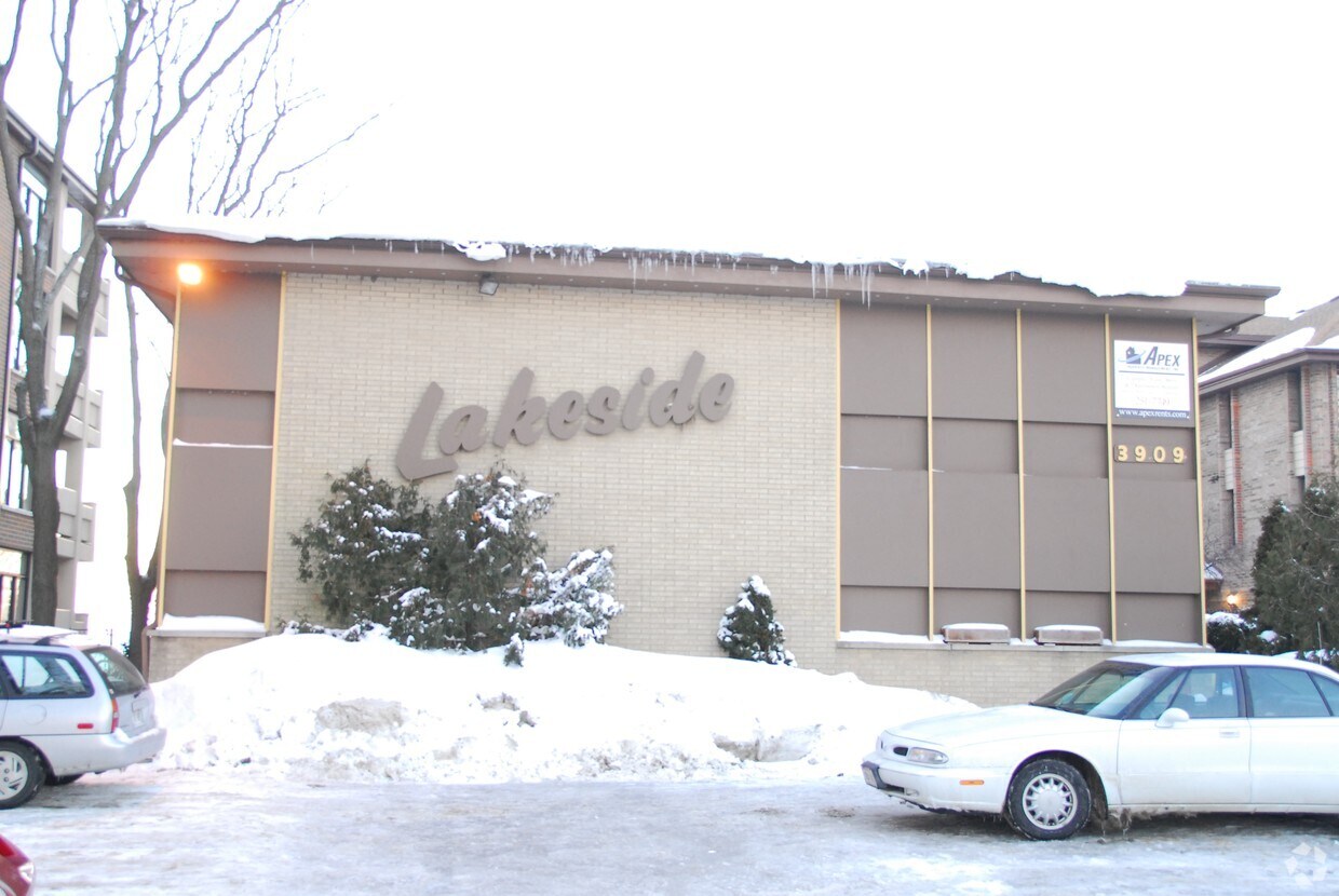 Primary Photo - Lakeside Apartments