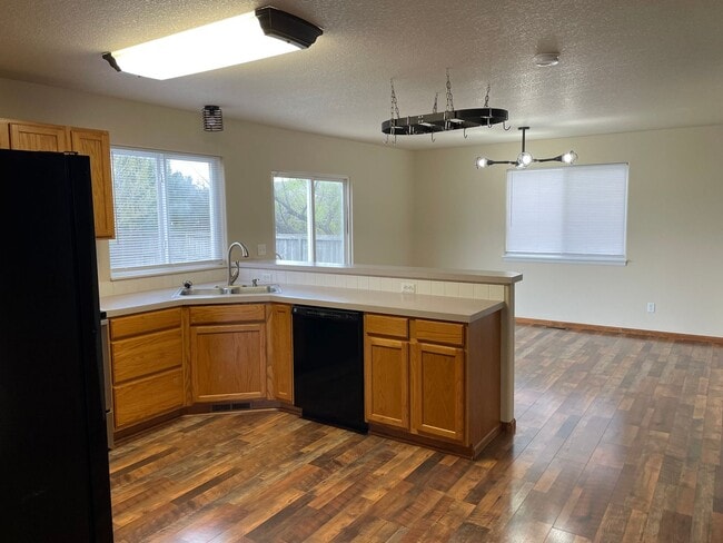 Building Photo - Beautiful 3 Bed 2.5 Bath Home in Milliken, Huge Corner Lot, Fenced Yard & Unfinished Basement