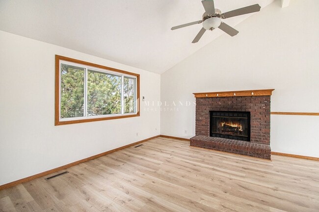 Building Photo - Chalco Pointe Home for Rent