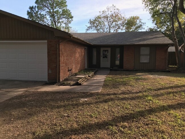 A view from the front - 828 Noreda Street