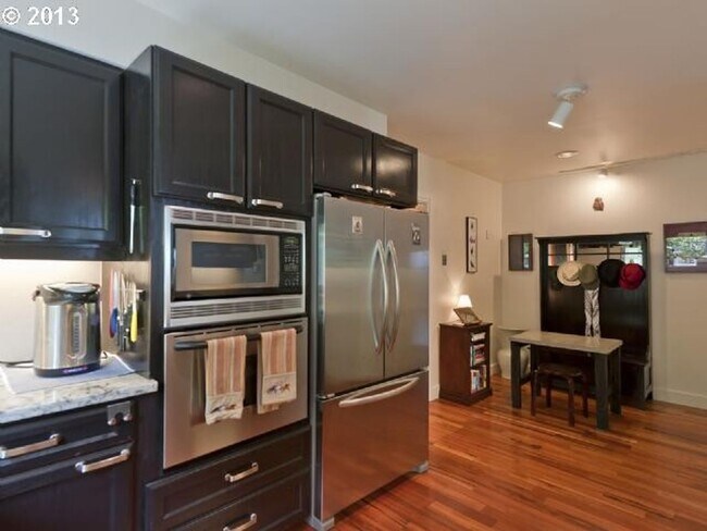 Foto del edificio - Stunning Goose Hollow-Southwest Hills Home...