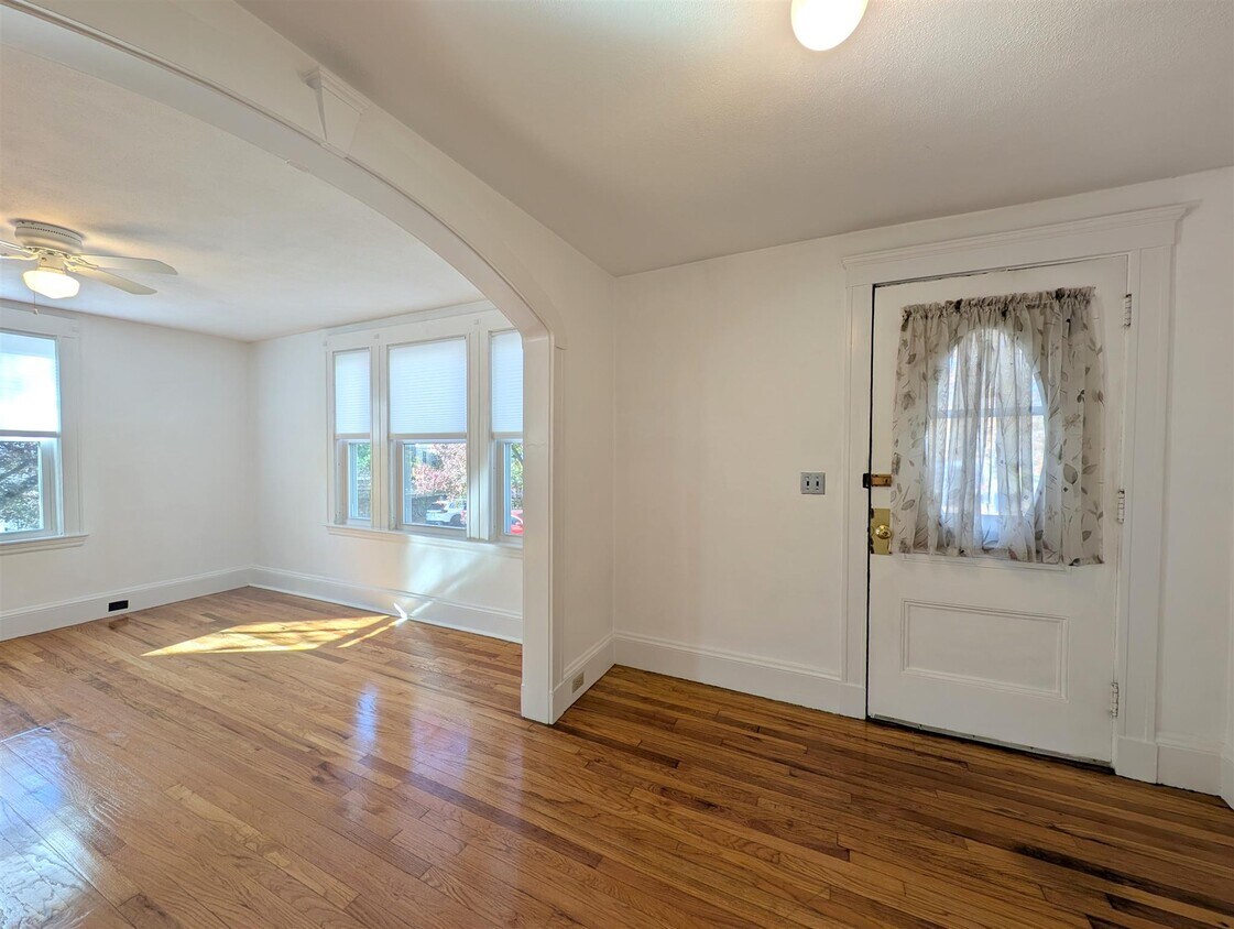 Foto principal - 119 Lowell St