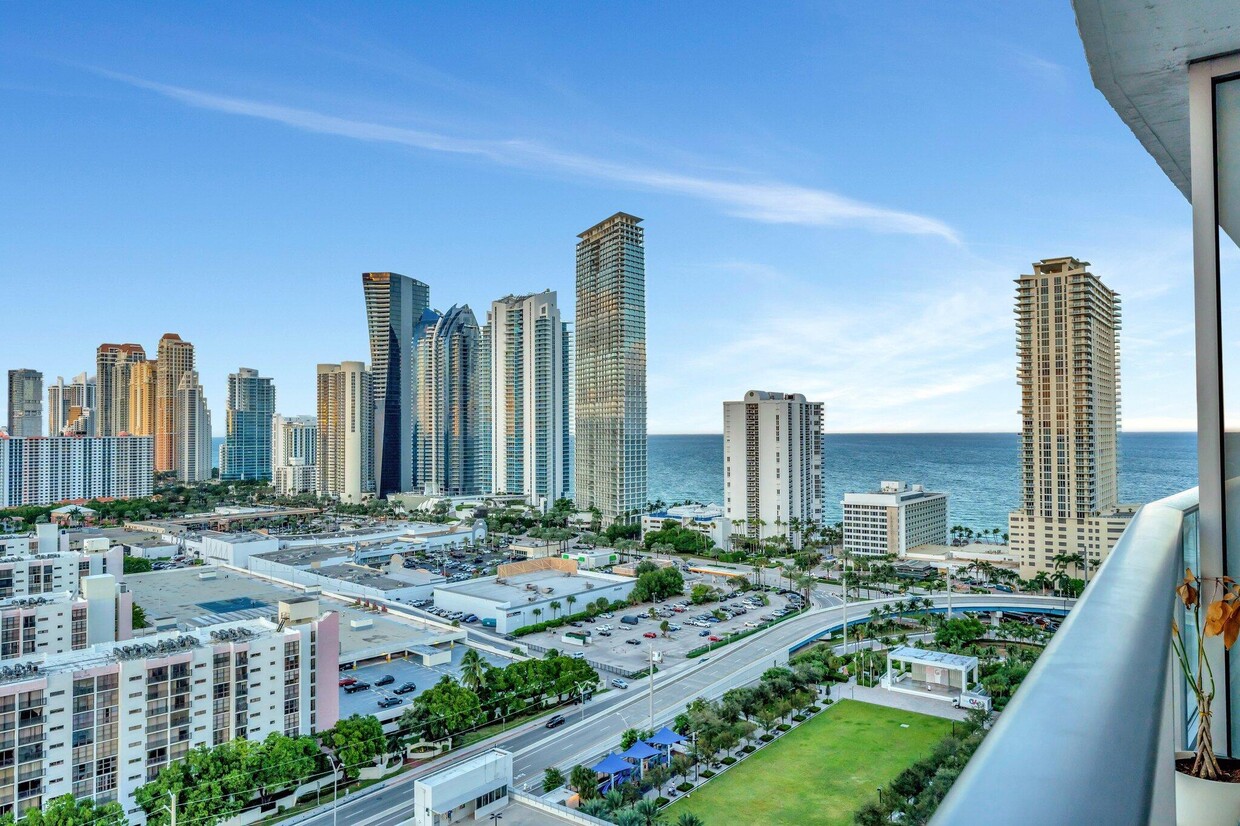 Foto principal - 300 Sunny Isles Blvd