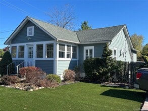 Building Photo - 490 Commack Rd