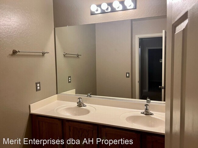 Building Photo - 3 br, 2 bath House - 1194 W DESERT SEASONS DR