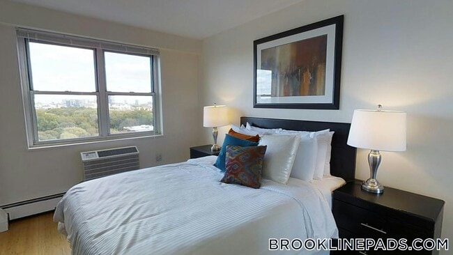 Building Photo - 185 Freeman St