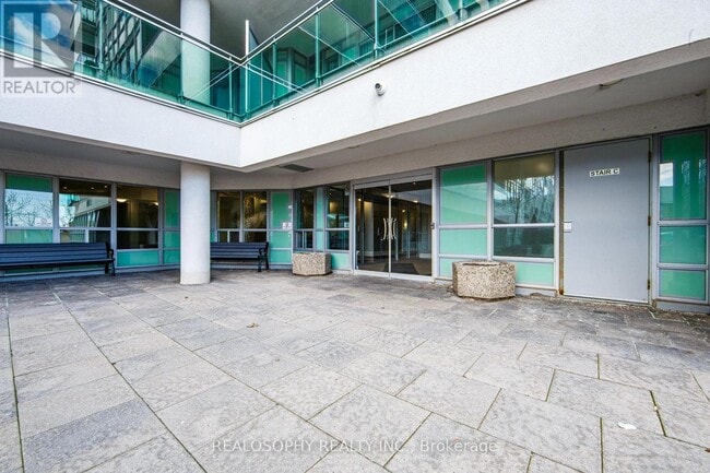 Building Photo - 60 Fairfax Crescent