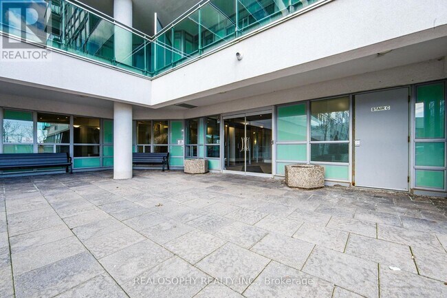 Photo du bâtiment - 60 Fairfax Crescent