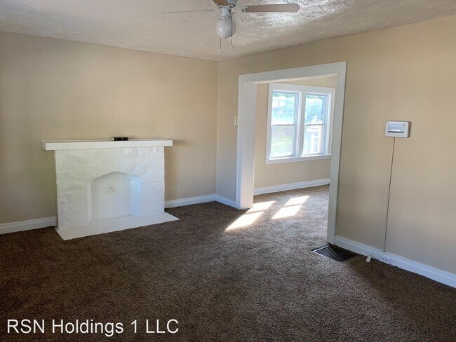 Building Photo - 3 br, 1 bath House - 12608 Rexwood Ave
