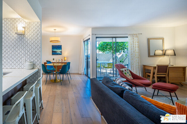 Building Photo - 2094 Normandy Ct