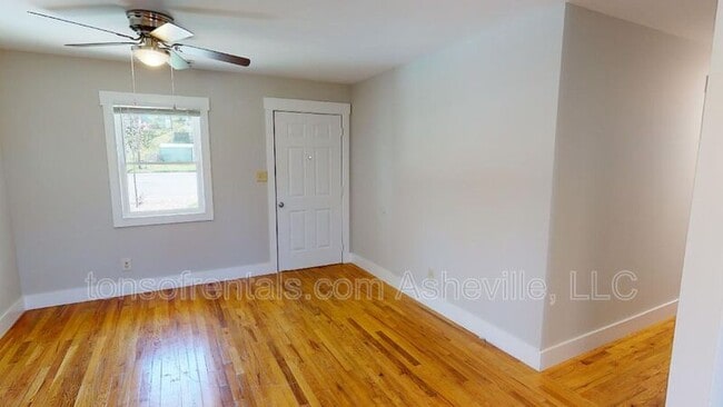 Foto del edificio - 3 George Washington Carver Ave