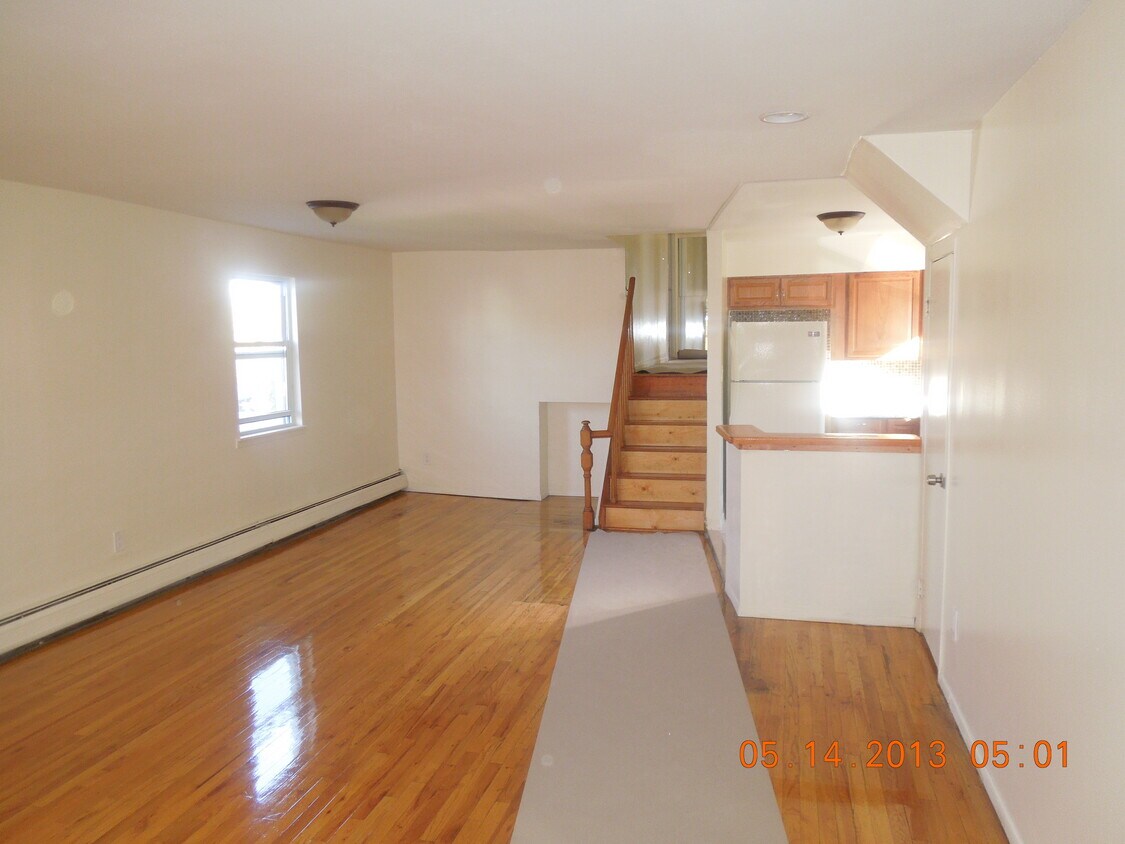 Primary Photo - 1835 E 52nd St