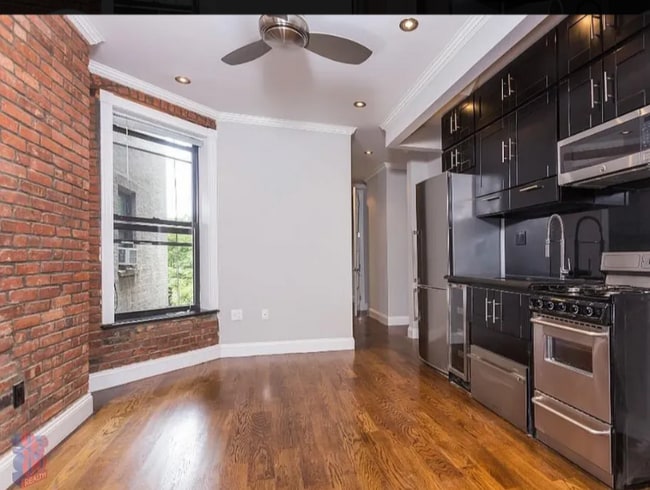 Building Photo - W. 103rd St