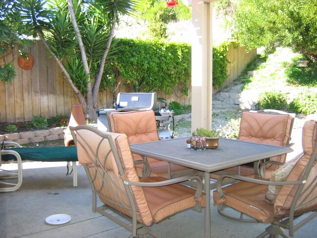 Foto del edificio - 4564 Beverly Glen Dr